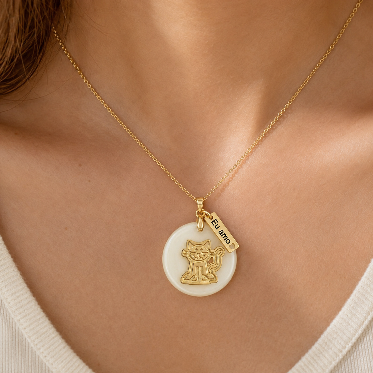 18K Gold-Plated “Eu Amo” Cartoon Cat Charm with Natural White Stone
